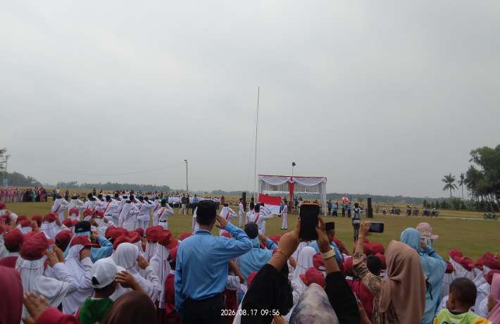 Upacara HUT RI ke 81 di Lapangan Desa Gintungreja