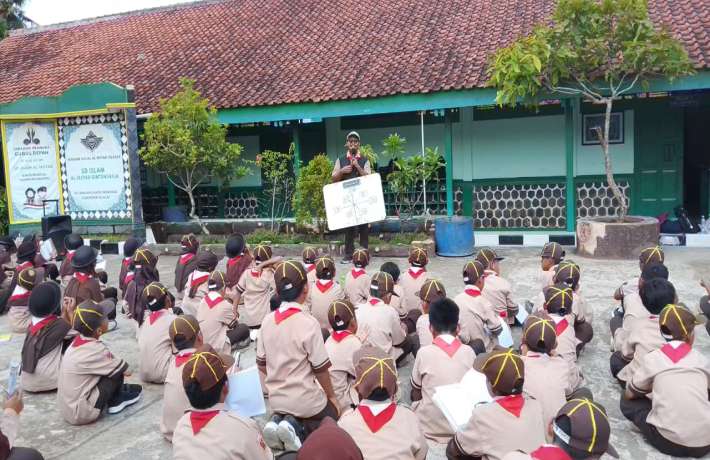 Pramuka Belajar Arah Mata Angin dan Moderasi Beragama
