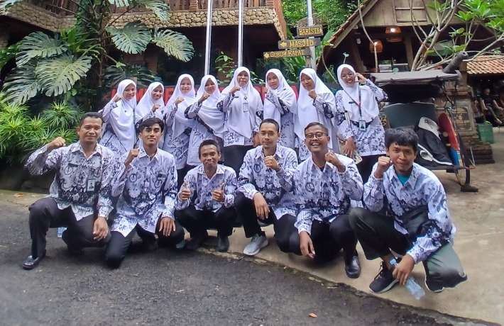 Konferensi PGRI Ranting Gandrungmanis di Kampung Kopi Sugara