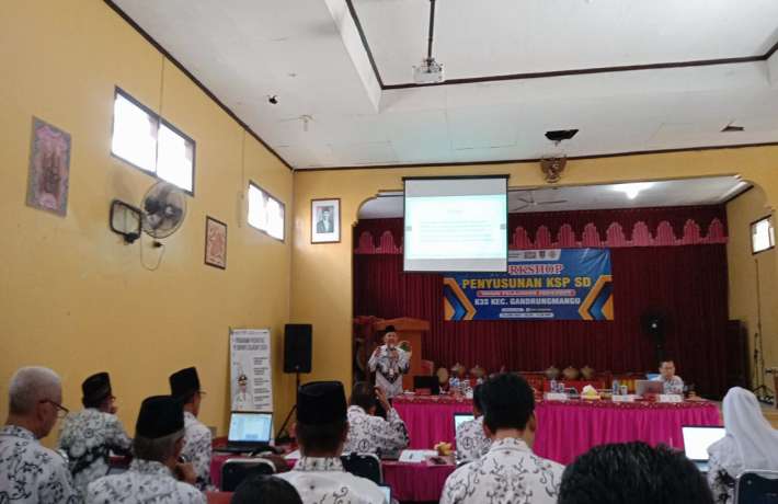 Workshop Penyusunan Kurikulum Satuan Pendidikan Kecamatan Gandrungmangu