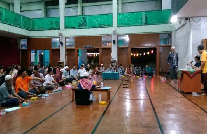 Itikaf Ustadz Meningkatkan Iman dan Ilmu di Bulan Ramadhan