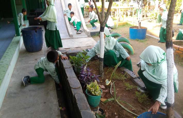 Mari Peduli, Mari Bersihkan, Bersama Wujudkan Lingkungan Sehat