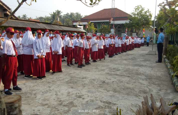 Apel Pagi Senin Menanamkan Semangat Belajar dan Karakter Positif 