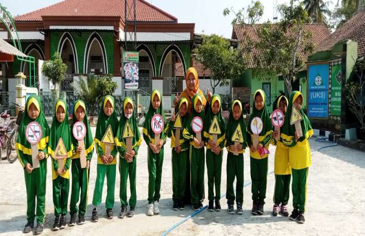 Rambu rambu Unik Karya Siswa Kelas 2